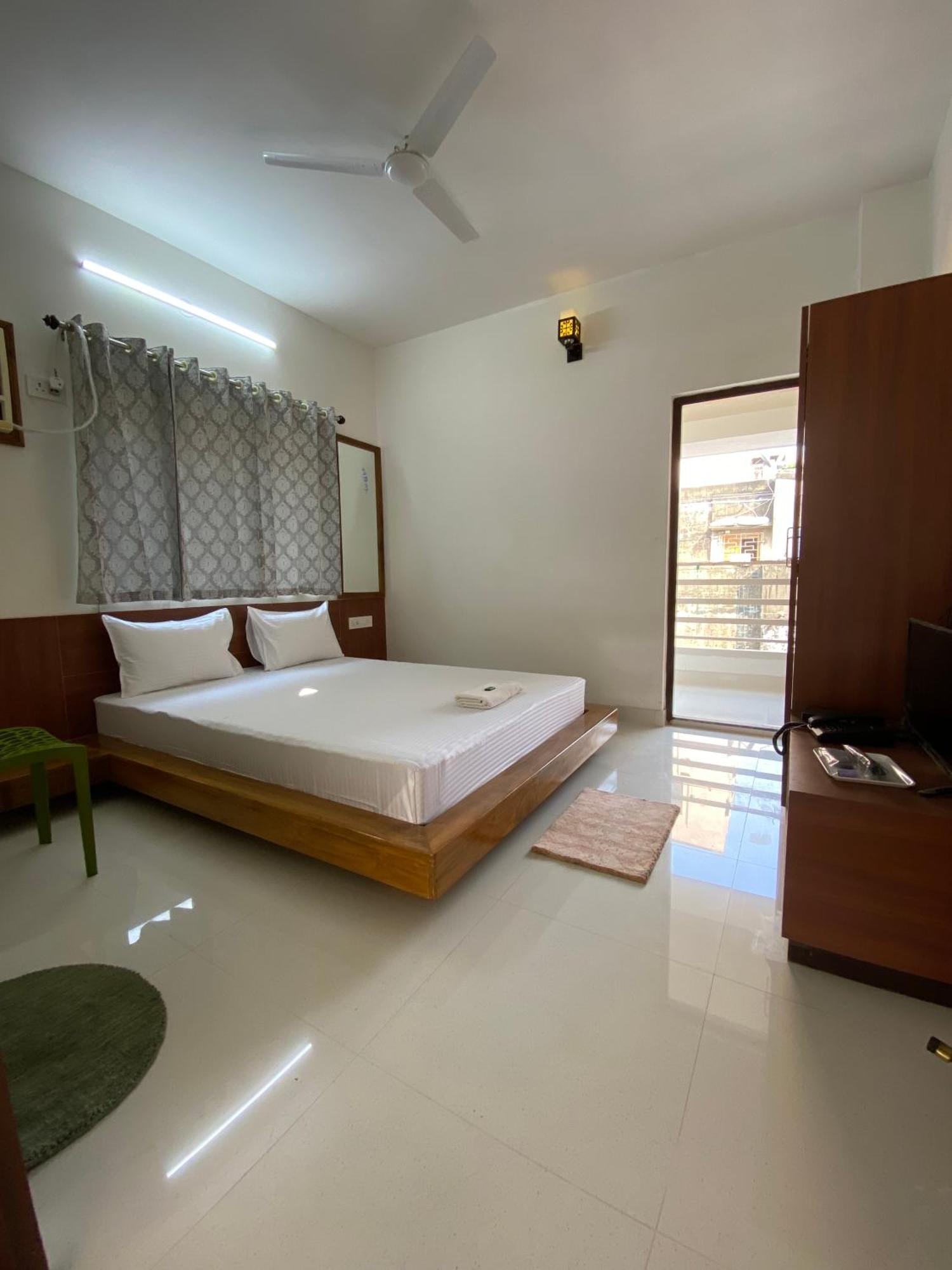 Lake Land Guest House Kolkata Exterior photo