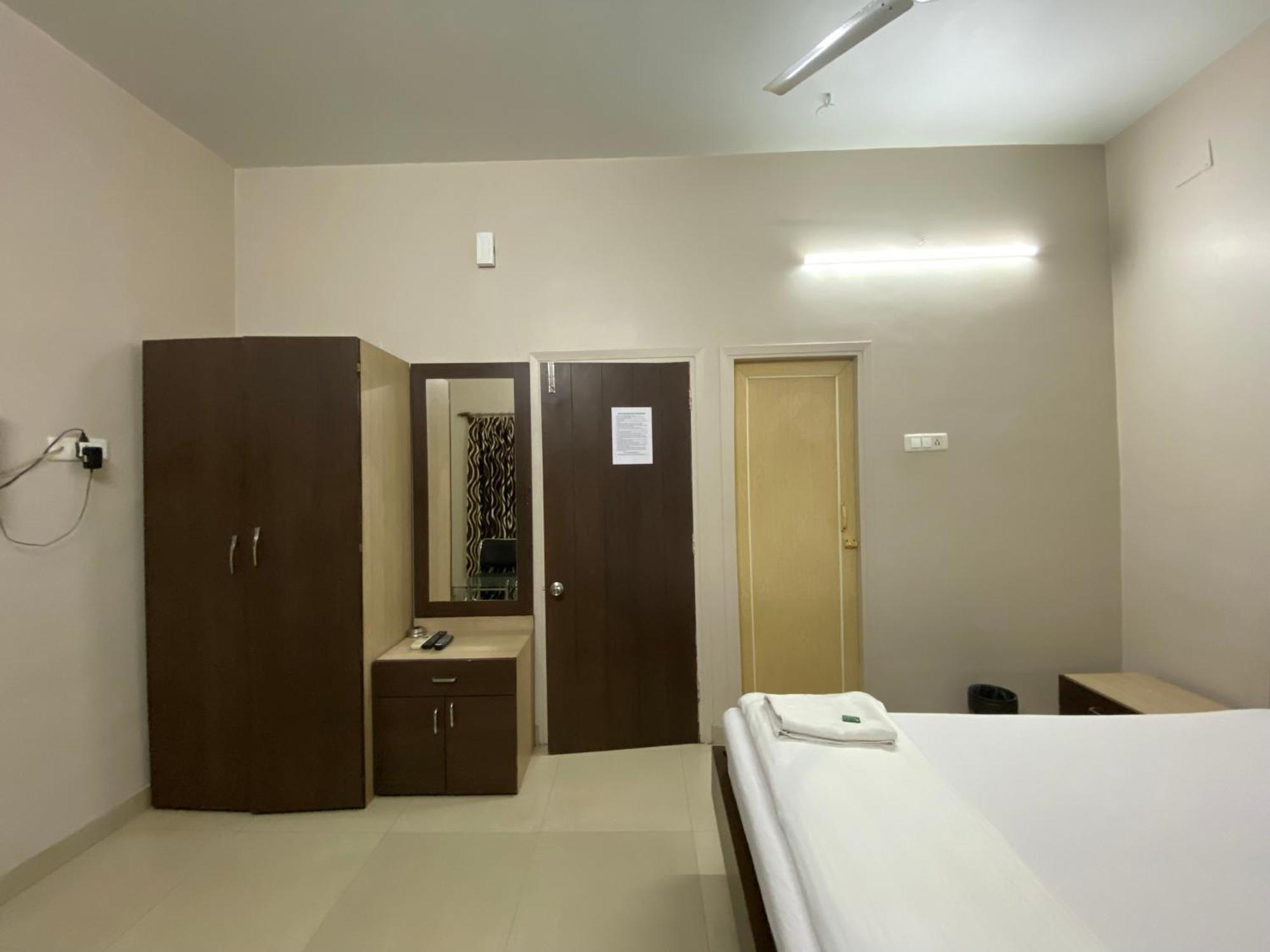 Lake Land Guest House Kolkata Exterior photo